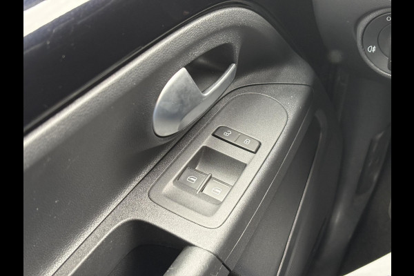 Volkswagen up! 1.0 | Cruise control | Camera | Climate control | Getinte ramen |