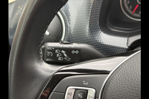 Volkswagen up! 1.0 | Cruise control | Camera | Climate control | Getinte ramen |