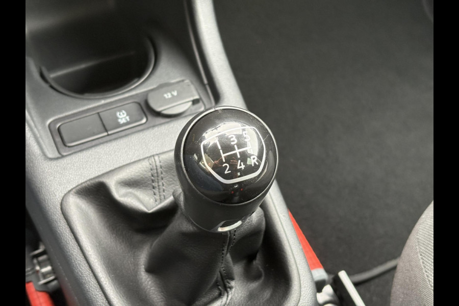 Volkswagen up! 1.0 | Cruise control | Camera | Climate control | Getinte ramen |