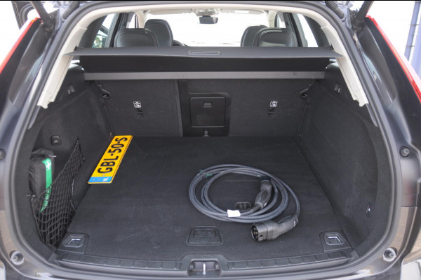 Volvo XC60 T6 350PK Automaat Plus Dark 360 camera / elektrisch bedienbare voorstoelen / Memory seats / stoelverwarming voor en achter/ stuurverwarming / BLIS