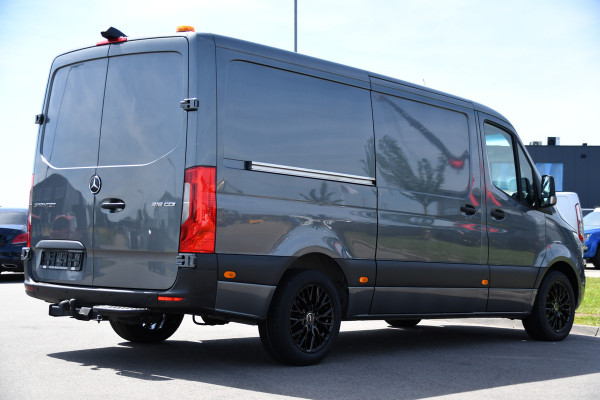 Mercedes-Benz Sprinter 316 2.2 CDI L2H1 PB Edition MARGE! Camera, Cruise, Sensoren, automaat, LED, Carplay, 164pk, Standkachel, Trekhaak, Uniek!