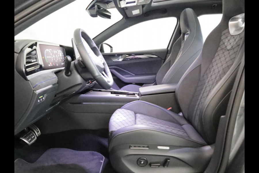 Volkswagen Passat Variant 1.5 eHybrid R-Line Edition 272 pk Automaat (DSG) | Verlengde garantie | Navigatie | Panoramadak | Trekhaak (wegklapbaar) | Parkeersensoren (Park assist) | Rondomzicht camera | Head-up display | Black Style pakket | R-Line |