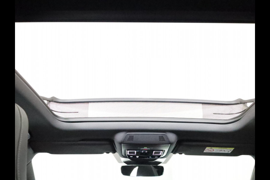 Volkswagen Passat Variant 1.5 eHybrid R-Line Edition 272 pk Automaat (DSG) | Verlengde garantie | Navigatie | Panoramadak | Trekhaak (wegklapbaar) | Parkeersensoren (Park assist) | Rondomzicht camera | Head-up display | Black Style pakket | R-Line |
