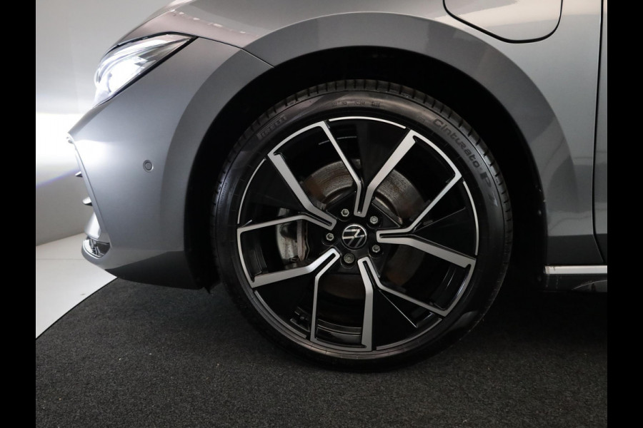 Volkswagen Passat Variant 1.5 eHybrid R-Line Edition 272 pk Automaat (DSG) | Verlengde garantie | Navigatie | Panoramadak | Trekhaak (wegklapbaar) | Parkeersensoren (Park assist) | Rondomzicht camera | Head-up display | Black Style pakket | R-Line |