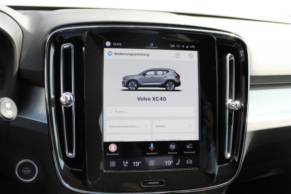 Volvo XC40 2.0 177PK Automaat Plus Black Edition 20" lichtmetalen velgen / Google infotainment / Stoelverwarming en Stuurwielverwarming / Draadloos opladen / Cruise control / Getinte ramen vanaf de B-stijl