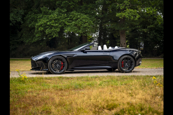 Aston Martin DB12 Volante 4.0 V8 | Bowers & Wilkins