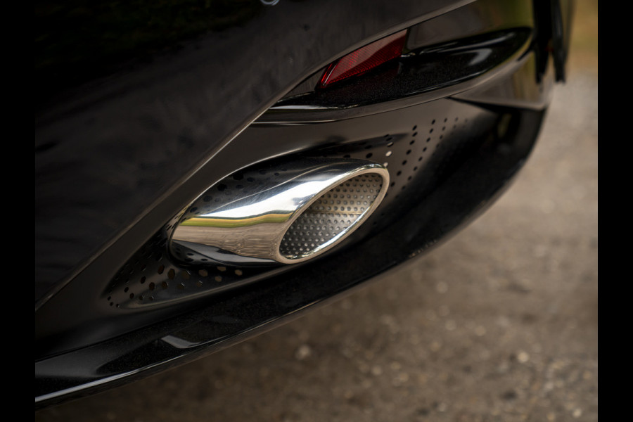 Aston Martin DB12 Volante 4.0 V8 | Bowers & Wilkins