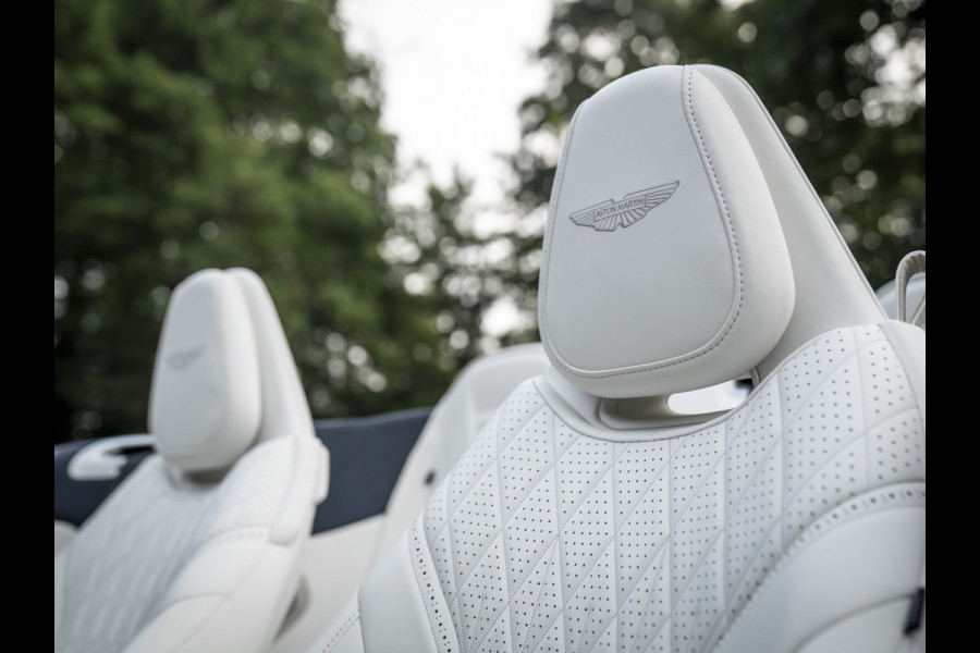 Aston Martin DB12 Volante 4.0 V8 | Bowers & Wilkins