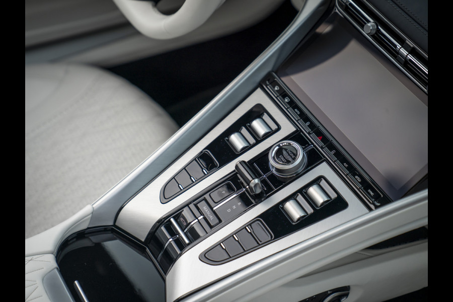 Aston Martin DB12 Volante 4.0 V8 | Bowers & Wilkins