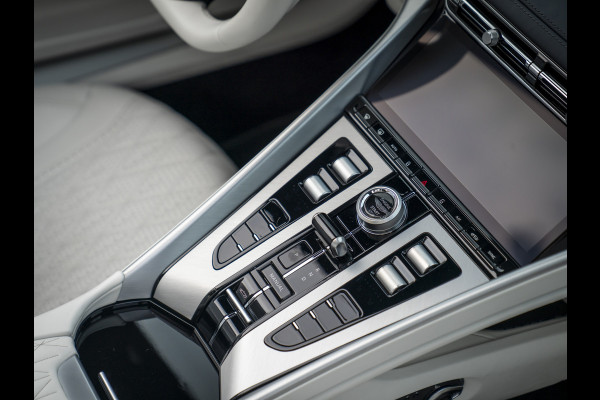 Aston Martin DB12 Volante 4.0 V8 | Bowers & Wilkins