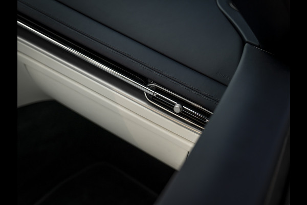 Aston Martin DB12 Volante 4.0 V8 | Bowers & Wilkins