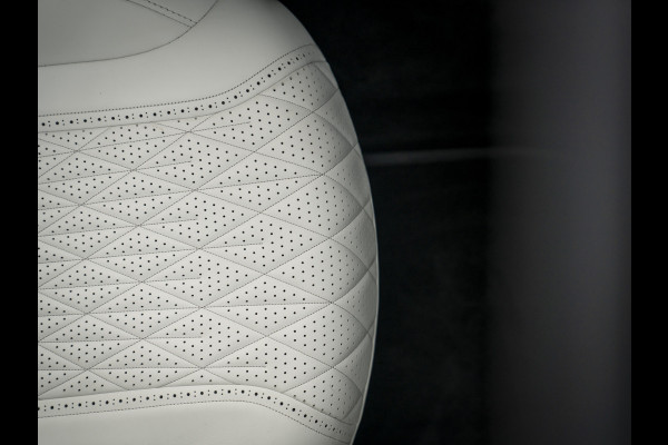 Aston Martin DB12 Volante 4.0 V8 | Bowers & Wilkins