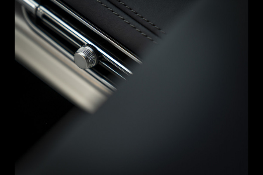 Aston Martin DB12 Volante 4.0 V8 | Bowers & Wilkins
