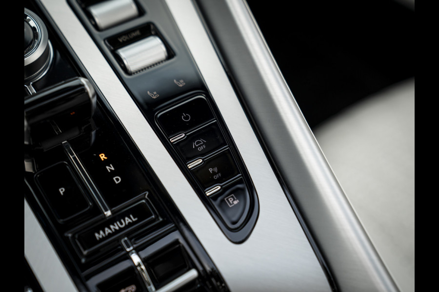 Aston Martin DB12 Volante 4.0 V8 | Bowers & Wilkins