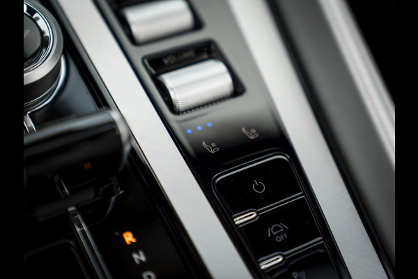 Aston Martin DB12 Volante 4.0 V8 | Bowers & Wilkins