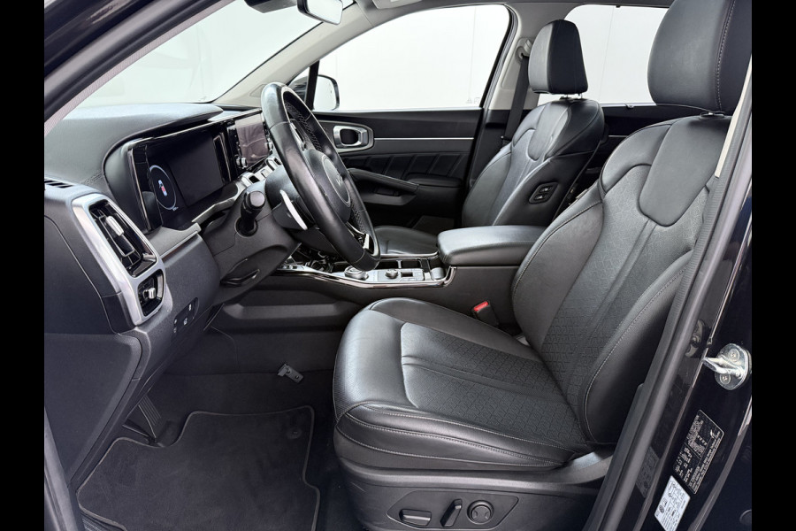 Kia Sorento 1.6T-GDI 230PK Hybrid Aut. 7-Persoons Adap.Cruise Leder Panoramadak Bose®-Audio Stuur+Stoel+Achterbank Verwarming Elek.Stoelen A Elek.Achterklep Keyless Ecc Navi Camera Pdc Privacy Glas Lmv 19" Led DAB Isofix 1e Eigenaar 1.650KG Trekgewicht Origineel Nederlandse Auto