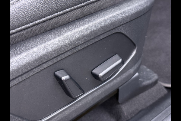 Kia Sorento 1.6T-GDI 230PK Hybrid Aut. 7-Persoons Adap.Cruise Leder Panoramadak Bose®-Audio Stuur+Stoel+Achterbank Verwarming Elek.Stoelen A Elek.Achterklep Keyless Ecc Navi Camera Pdc Privacy Glas Lmv 19" Led DAB Isofix 1e Eigenaar 1.650KG Trekgewicht Origineel Nederlandse Auto