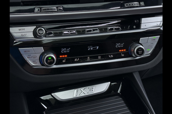 BMW iX3 High Executive 80kWh SOH 96% Panoramadak Sportstoelen Adap.Cruise Harman&Kardon® 360°Camera Head-Up Display Wireless Appel Carpl Elek.Stoelen Memory Stoelverwarming Elek.Achterklep Lmv 20" Privacy Glas DAB Adap.Led Keyless 1e Eigenaar Dealeronderhouden Origineel Nederlandse BMW