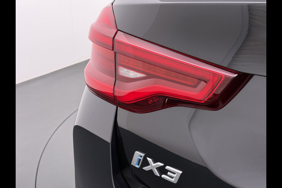 BMW iX3 High Executive 80kWh SOH 96% Panoramadak Sportstoelen Adap.Cruise Harman&Kardon® 360°Camera Head-Up Display Wireless Appel Carpl Elek.Stoelen Memory Stoelverwarming Elek.Achterklep Lmv 20" Privacy Glas DAB Adap.Led Keyless 1e Eigenaar Dealeronderhouden Origineel Nederlandse BMW
