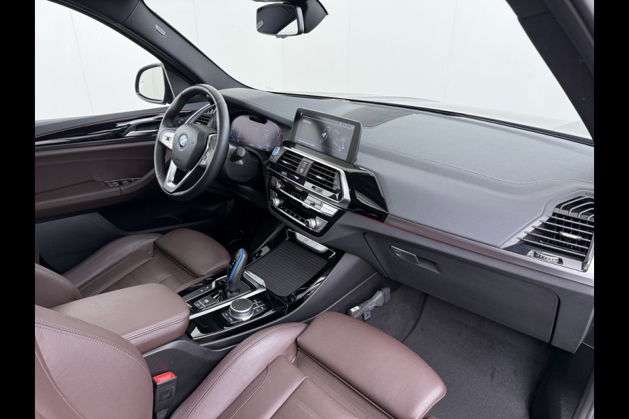 BMW iX3 High Executive 80kWh SOH 96% Panoramadak Sportstoelen Adap.Cruise Harman&Kardon® 360°Camera Head-Up Display Wireless Appel Carpl Elek.Stoelen Memory Stoelverwarming Elek.Achterklep Lmv 20" Privacy Glas DAB Adap.Led Keyless 1e Eigenaar Dealeronderhouden Origineel Nederlandse BMW