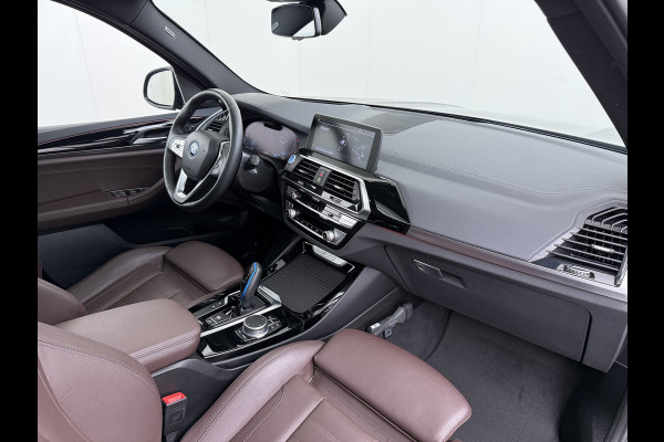 BMW iX3 High Executive 80kWh SOH 96% Panoramadak Sportstoelen Adap.Cruise Harman&Kardon® 360°Camera Head-Up Display Wireless Appel Carpl Elek.Stoelen Memory Stoelverwarming Elek.Achterklep Lmv 20" Privacy Glas DAB Adap.Led Keyless 1e Eigenaar Dealeronderhouden Origineel Nederlandse BMW