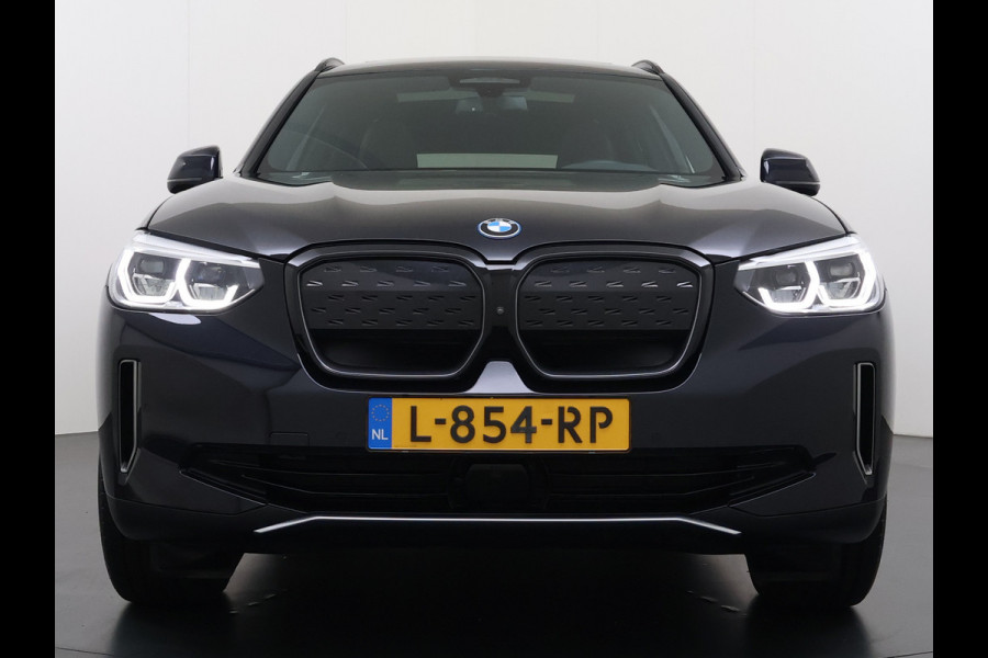BMW iX3 High Executive 80kWh SOH 96% Panoramadak Sportstoelen Adap.Cruise Harman&Kardon® 360°Camera Head-Up Display Wireless Appel Carpl Elek.Stoelen Memory Stoelverwarming Elek.Achterklep Lmv 20" Privacy Glas DAB Adap.Led Keyless 1e Eigenaar Dealeronderhouden Origineel Nederlandse BMW