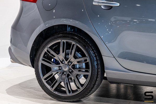 Volvo V40 1.5 T3 Polar+ Sport|R-Design|Cam|Pano|H&K|NAP|2e e