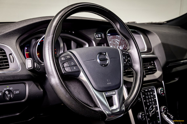 Volvo V40 1.5 T3 Polar+ Sport|R-Design|Cam|Pano|H&K|NAP|2e e
