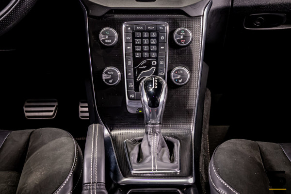 Volvo V40 1.5 T3 Polar+ Sport|R-Design|Cam|Pano|H&K|NAP|2e e