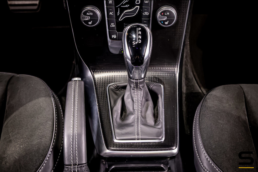 Volvo V40 1.5 T3 Polar+ Sport|R-Design|Cam|Pano|H&K|NAP|2e e