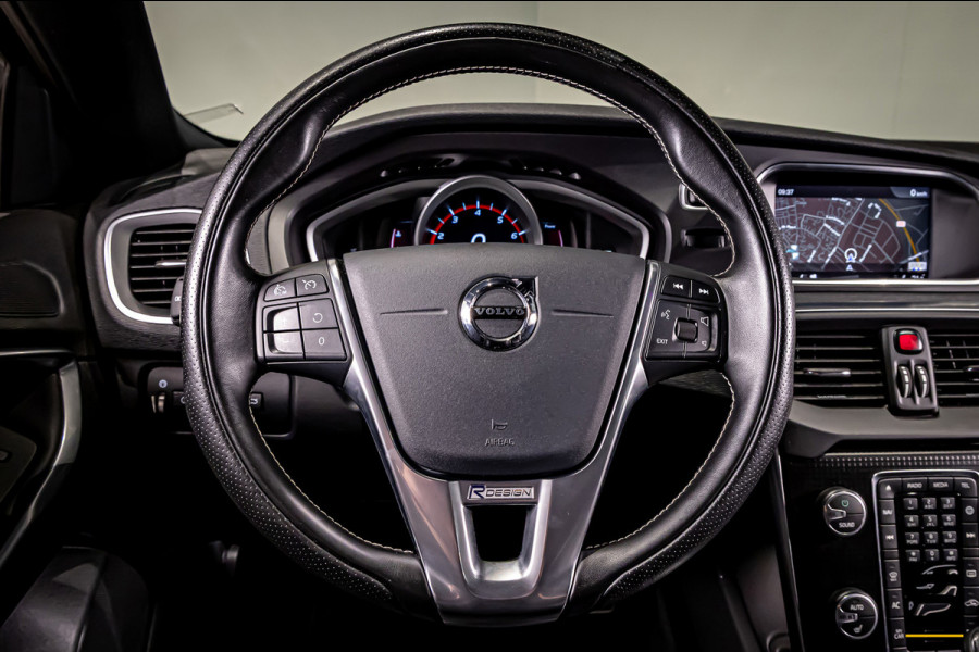 Volvo V40 1.5 T3 Polar+ Sport|R-Design|Cam|Pano|H&K|NAP|2e e