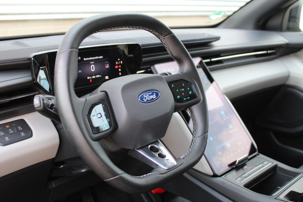 Ford Capri Premium Extended Range RWD 77 kWh | Panoramadak | Leder | Head-up | BLIS | 360 Camera | ACC