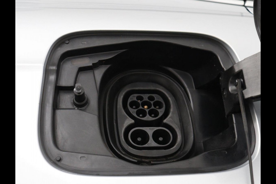 Škoda Enyaq iV 60 | SOH 92,4% | Panoramadak | Stoel/stuur verwarming | Half leder | Adaptive cruise | Carplay | Virtueel dashboard | Sfeerverlichting | Climate control | Camera | Park assist |