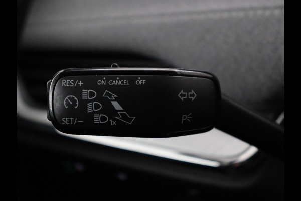 Škoda Enyaq iV 60 | SOH 92,4% | Panoramadak | Stoel/stuur verwarming | Half leder | Adaptive cruise | Carplay | Virtueel dashboard | Sfeerverlichting | Climate control | Camera | Park assist |