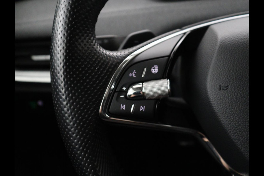 Škoda Enyaq iV 60 | SOH 92,4% | Panoramadak | Stoel/stuur verwarming | Half leder | Adaptive cruise | Carplay | Virtueel dashboard | Sfeerverlichting | Climate control | Camera | Park assist |