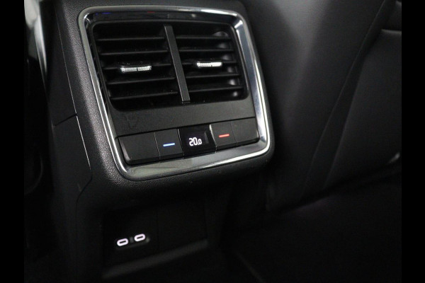 Škoda Enyaq iV 60 | SOH 92,4% | Panoramadak | Stoel/stuur verwarming | Half leder | Adaptive cruise | Carplay | Virtueel dashboard | Sfeerverlichting | Climate control | Camera | Park assist |