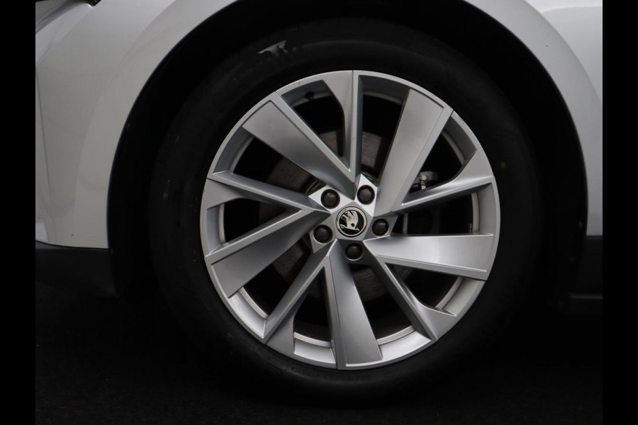 Škoda Enyaq iV 60 | SOH 92,4% | Panoramadak | Stoel/stuur verwarming | Half leder | Adaptive cruise | Carplay | Virtueel dashboard | Sfeerverlichting | Climate control | Camera | Park assist |
