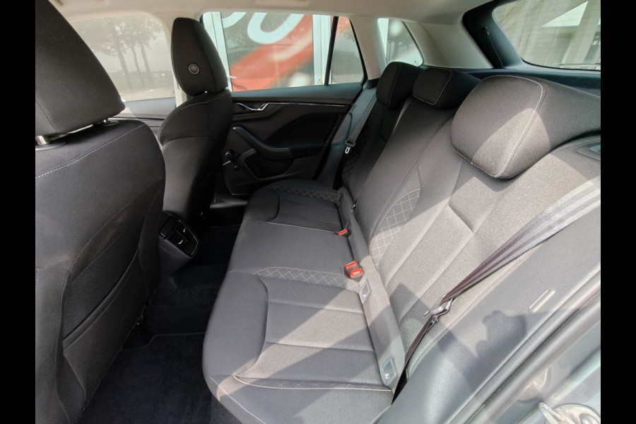 Škoda Kamiq 1.0 TSI Ambition / Trekhaak / Carplay / Cruise Control / DAB / 16'' /