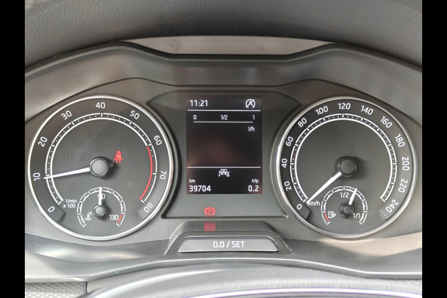 Škoda Kamiq 1.0 TSI Ambition / Trekhaak / Carplay / Cruise Control / DAB / 16'' /