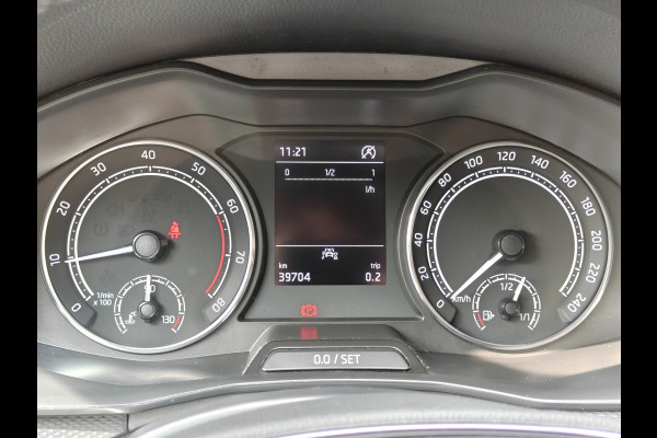 Škoda Kamiq 1.0 TSI Ambition / Trekhaak / Carplay / Cruise Control / DAB / 16'' /
