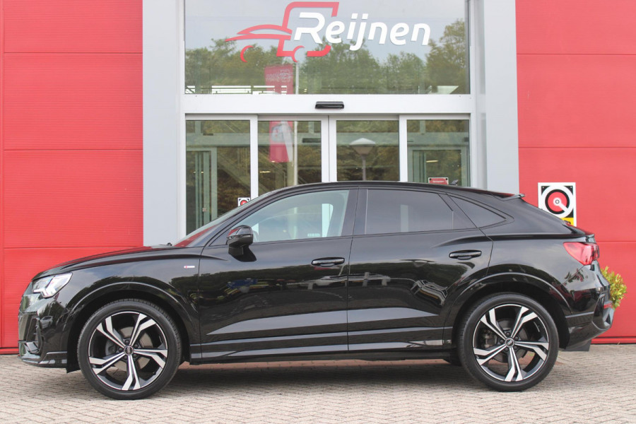 Audi Q3 Sportback 35 TFSI 150PK AUTOMAAT S EDITION | DRAADLOZE APPLE CARPLAY/ANDROID AUTO | ACHTERUITRIJ CAMERA | DODEHOEK DETECTIE | PARKEERSENSOREN VOOR + ACHTER | VIRTUAL COCKPIT | STOEL VERWARMING | ELEKTRISCH BEDIENBARE ACHTERKLEP | S-LINE INTERIEUR/EXTERIEUR | DAB+ RADIO | NAVIGATIE | VOLLEDIG LEDEREN BEKLEDING | DRAADLOZE TELEFOONLADER | KEYLESS ENTRY/START | CRUISE CONTROL | LED MATRIX KOPLAMPEN |