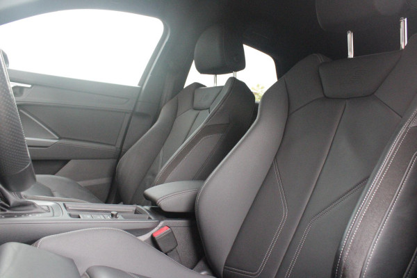 Audi Q3 Sportback 35 TFSI 150PK AUTOMAAT S EDITION | DRAADLOZE APPLE CARPLAY/ANDROID AUTO | ACHTERUITRIJ CAMERA | DODEHOEK DETECTIE | PARKEERSENSOREN VOOR + ACHTER | VIRTUAL COCKPIT | STOEL VERWARMING | ELEKTRISCH BEDIENBARE ACHTERKLEP | S-LINE INTERIEUR/EXTERIEUR | DAB+ RADIO | NAVIGATIE | VOLLEDIG LEDEREN BEKLEDING | DRAADLOZE TELEFOONLADER | KEYLESS ENTRY/START | CRUISE CONTROL | LED MATRIX KOPLAMPEN |