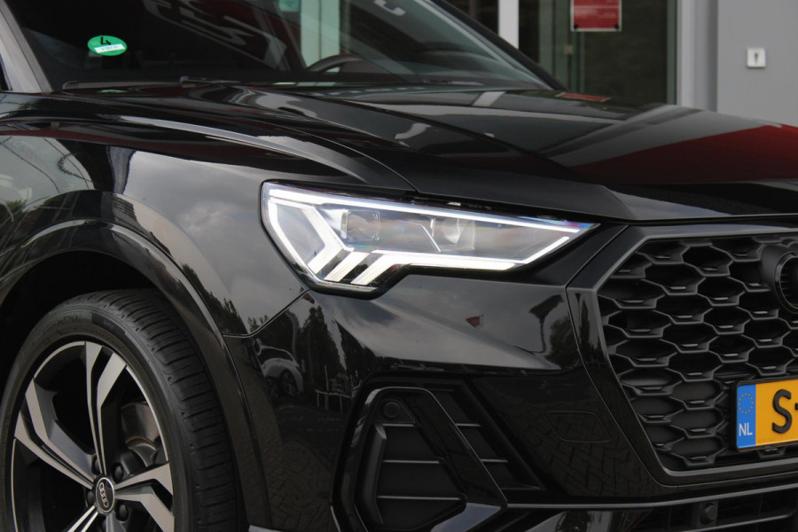 Audi Q3 Sportback 35 TFSI 150PK AUTOMAAT S EDITION | DRAADLOZE APPLE CARPLAY/ANDROID AUTO | ACHTERUITRIJ CAMERA | DODEHOEK DETECTIE | PARKEERSENSOREN VOOR + ACHTER | VIRTUAL COCKPIT | STOEL VERWARMING | ELEKTRISCH BEDIENBARE ACHTERKLEP | S-LINE INTERIEUR/EXTERIEUR | DAB+ RADIO | NAVIGATIE | VOLLEDIG LEDEREN BEKLEDING | DRAADLOZE TELEFOONLADER | KEYLESS ENTRY/START | CRUISE CONTROL | LED MATRIX KOPLAMPEN |