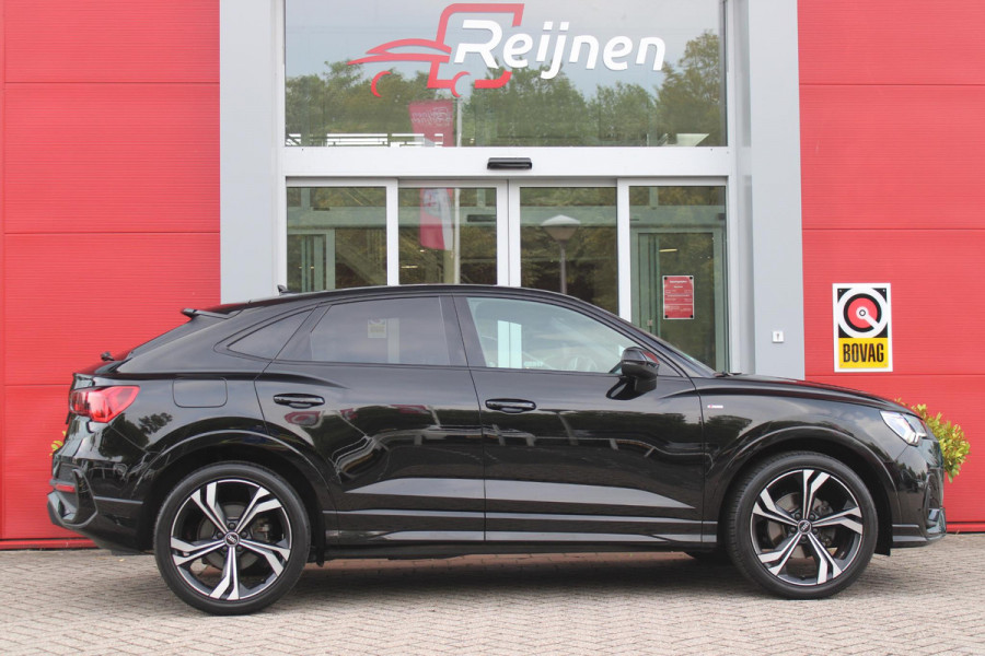 Audi Q3 Sportback 35 TFSI 150PK AUTOMAAT S EDITION | DRAADLOZE APPLE CARPLAY/ANDROID AUTO | ACHTERUITRIJ CAMERA | DODEHOEK DETECTIE | PARKEERSENSOREN VOOR + ACHTER | VIRTUAL COCKPIT | STOEL VERWARMING | ELEKTRISCH BEDIENBARE ACHTERKLEP | S-LINE INTERIEUR/EXTERIEUR | DAB+ RADIO | NAVIGATIE | VOLLEDIG LEDEREN BEKLEDING | DRAADLOZE TELEFOONLADER | KEYLESS ENTRY/START | CRUISE CONTROL | LED MATRIX KOPLAMPEN |