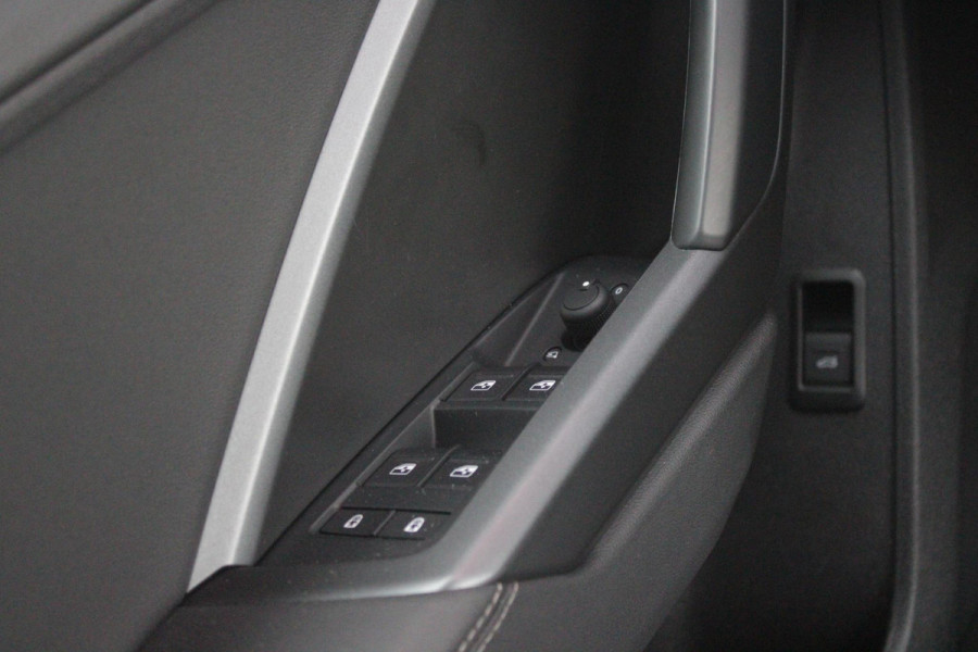 Audi Q3 Sportback 35 TFSI 150PK AUTOMAAT S EDITION | DRAADLOZE APPLE CARPLAY/ANDROID AUTO | ACHTERUITRIJ CAMERA | DODEHOEK DETECTIE | PARKEERSENSOREN VOOR + ACHTER | VIRTUAL COCKPIT | STOEL VERWARMING | ELEKTRISCH BEDIENBARE ACHTERKLEP | S-LINE INTERIEUR/EXTERIEUR | DAB+ RADIO | NAVIGATIE | VOLLEDIG LEDEREN BEKLEDING | DRAADLOZE TELEFOONLADER | KEYLESS ENTRY/START | CRUISE CONTROL | LED MATRIX KOPLAMPEN |