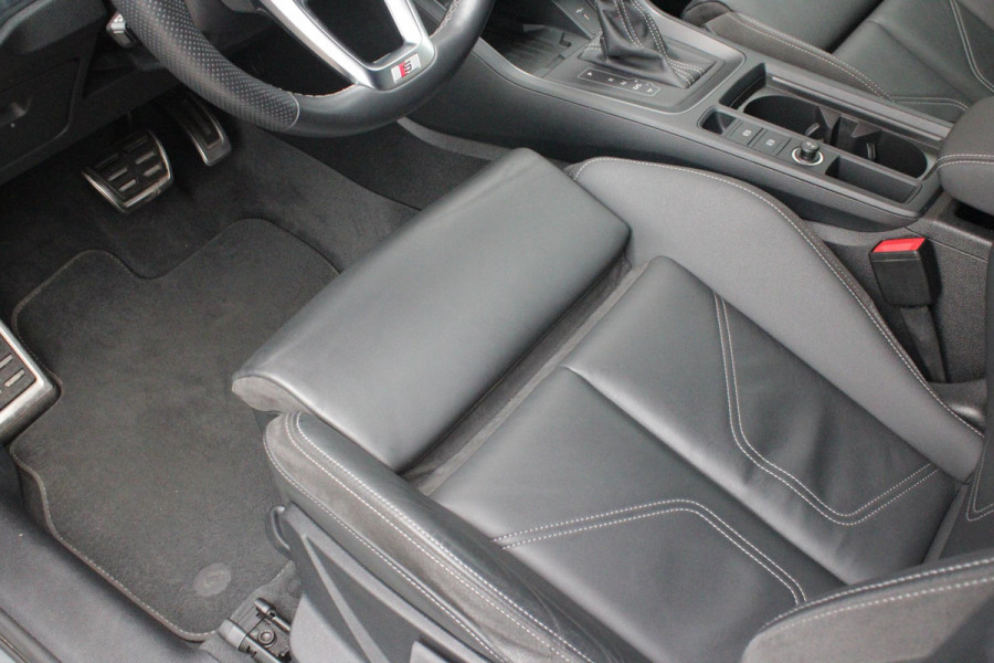 Audi Q3 Sportback 35 TFSI 150PK AUTOMAAT S EDITION | DRAADLOZE APPLE CARPLAY/ANDROID AUTO | ACHTERUITRIJ CAMERA | DODEHOEK DETECTIE | PARKEERSENSOREN VOOR + ACHTER | VIRTUAL COCKPIT | STOEL VERWARMING | ELEKTRISCH BEDIENBARE ACHTERKLEP | S-LINE INTERIEUR/EXTERIEUR | DAB+ RADIO | NAVIGATIE | VOLLEDIG LEDEREN BEKLEDING | DRAADLOZE TELEFOONLADER | KEYLESS ENTRY/START | CRUISE CONTROL | LED MATRIX KOPLAMPEN |