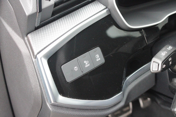 Audi Q3 Sportback 35 TFSI 150PK AUTOMAAT S EDITION | DRAADLOZE APPLE CARPLAY/ANDROID AUTO | ACHTERUITRIJ CAMERA | DODEHOEK DETECTIE | PARKEERSENSOREN VOOR + ACHTER | VIRTUAL COCKPIT | STOEL VERWARMING | ELEKTRISCH BEDIENBARE ACHTERKLEP | S-LINE INTERIEUR/EXTERIEUR | DAB+ RADIO | NAVIGATIE | VOLLEDIG LEDEREN BEKLEDING | DRAADLOZE TELEFOONLADER | KEYLESS ENTRY/START | CRUISE CONTROL | LED MATRIX KOPLAMPEN |