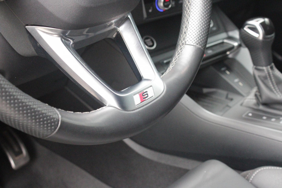 Audi Q3 Sportback 35 TFSI 150PK AUTOMAAT S EDITION | DRAADLOZE APPLE CARPLAY/ANDROID AUTO | ACHTERUITRIJ CAMERA | DODEHOEK DETECTIE | PARKEERSENSOREN VOOR + ACHTER | VIRTUAL COCKPIT | STOEL VERWARMING | ELEKTRISCH BEDIENBARE ACHTERKLEP | S-LINE INTERIEUR/EXTERIEUR | DAB+ RADIO | NAVIGATIE | VOLLEDIG LEDEREN BEKLEDING | DRAADLOZE TELEFOONLADER | KEYLESS ENTRY/START | CRUISE CONTROL | LED MATRIX KOPLAMPEN |