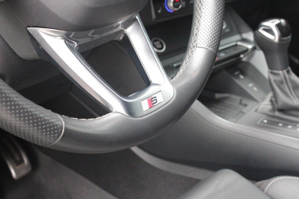 Audi Q3 Sportback 35 TFSI 150PK AUTOMAAT S EDITION | DRAADLOZE APPLE CARPLAY/ANDROID AUTO | ACHTERUITRIJ CAMERA | DODEHOEK DETECTIE | PARKEERSENSOREN VOOR + ACHTER | VIRTUAL COCKPIT | STOEL VERWARMING | ELEKTRISCH BEDIENBARE ACHTERKLEP | S-LINE INTERIEUR/EXTERIEUR | DAB+ RADIO | NAVIGATIE | VOLLEDIG LEDEREN BEKLEDING | DRAADLOZE TELEFOONLADER | KEYLESS ENTRY/START | CRUISE CONTROL | LED MATRIX KOPLAMPEN |