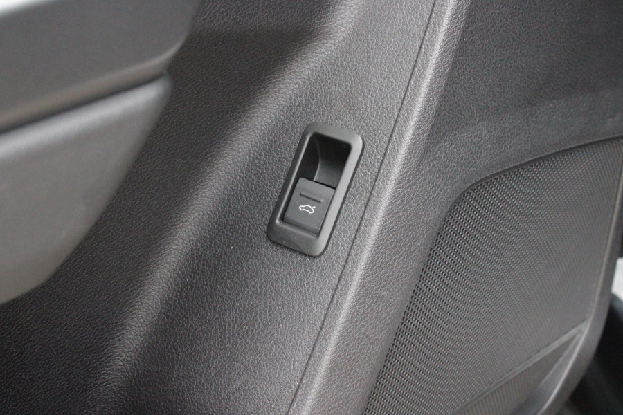 Audi Q3 Sportback 35 TFSI 150PK AUTOMAAT S EDITION | DRAADLOZE APPLE CARPLAY/ANDROID AUTO | ACHTERUITRIJ CAMERA | DODEHOEK DETECTIE | PARKEERSENSOREN VOOR + ACHTER | VIRTUAL COCKPIT | STOEL VERWARMING | ELEKTRISCH BEDIENBARE ACHTERKLEP | S-LINE INTERIEUR/EXTERIEUR | DAB+ RADIO | NAVIGATIE | VOLLEDIG LEDEREN BEKLEDING | DRAADLOZE TELEFOONLADER | KEYLESS ENTRY/START | CRUISE CONTROL | LED MATRIX KOPLAMPEN |